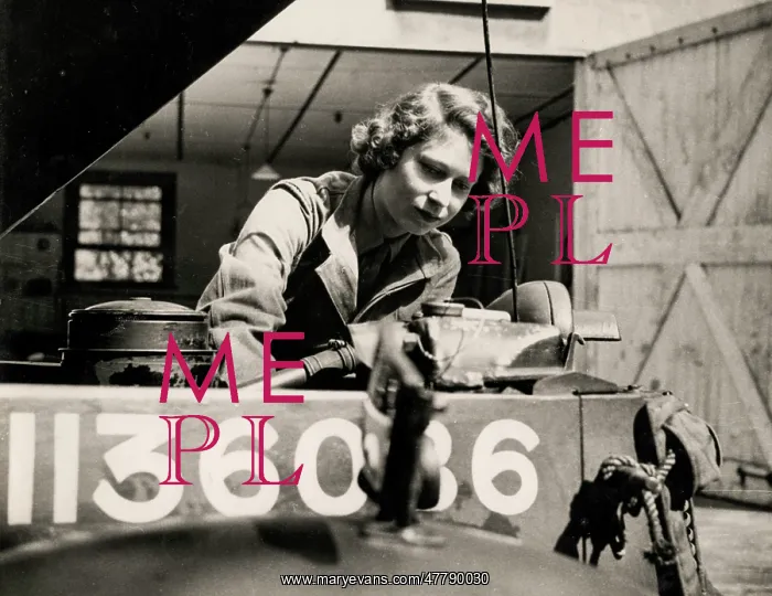 : WW II - Princess Elizabeth working as a mechanic : WW II - Princess Elizabeth working as a mechanic