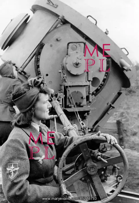  : WW II - women at the front 1944