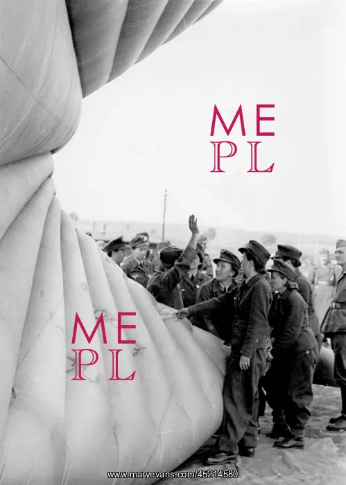 : WW II - women at the front 1944 : WW II - women at the front 1944
