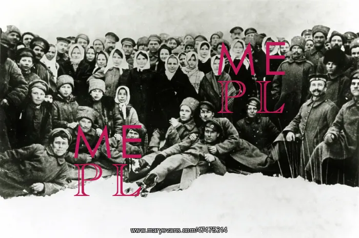 : WW1 - Eastern Front - Russian and German soldiers fraternise : WW1 - Eastern Front - Russian and German soldiers fraternise
