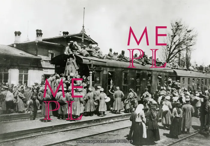  : WW1 - Eastern Front - Soldiers Board train for the front