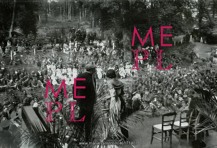  : WW1 - Entertaining the Troops - Open Air Concert, France
