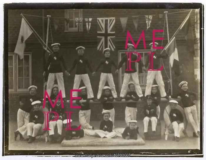 : WW1 - Group of British Sea Scouts - with flags of the Allies : WW1 - Group of British Sea Scouts - with flags of the Allies
