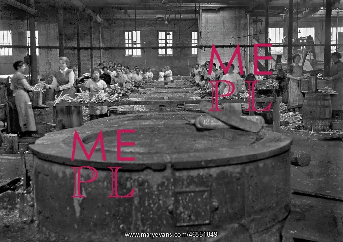 : WW1 - Manufacture of artillery shell shrapnel : WW1 - Manufacture of artillery shell shrapnel