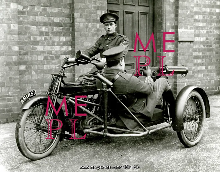 : WW1 - Motorcycle with sidecar and mounted machine gun : WW1 - Motorcycle with sidecar and mounted machine gun