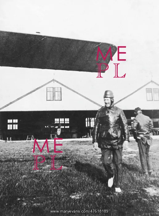  : WW1 - Pilot at an Airfield (unidentified)