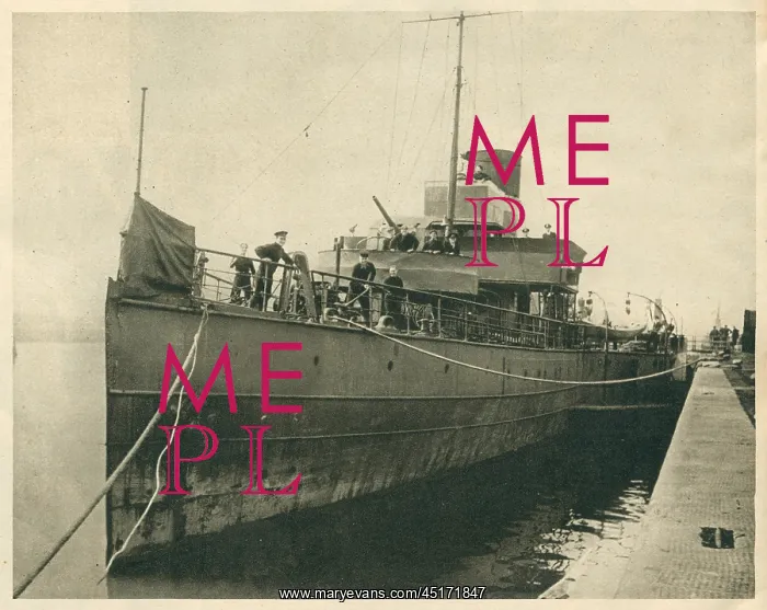 : WW2 British Paddle Steamer : WW2 British Paddle Steamer
