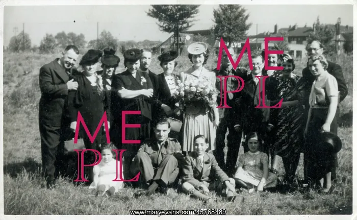: WW2 - Home front - Wartime marriage group : WW2 - Home front - Wartime marriage group