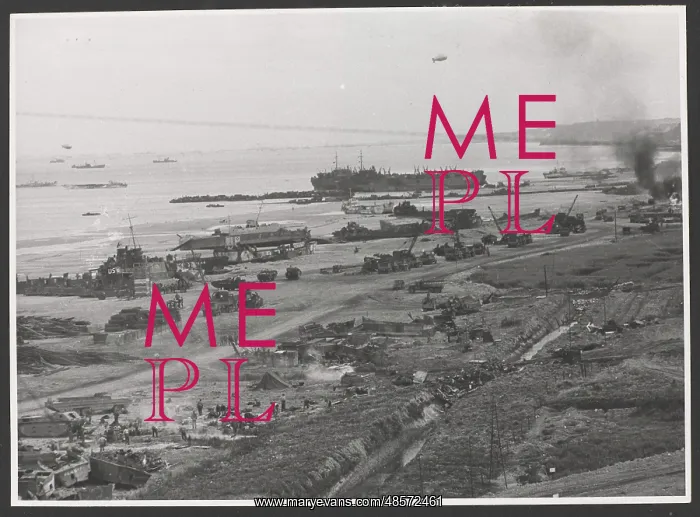 : WW2 - view of beach-head : WW2 - view of beach-head