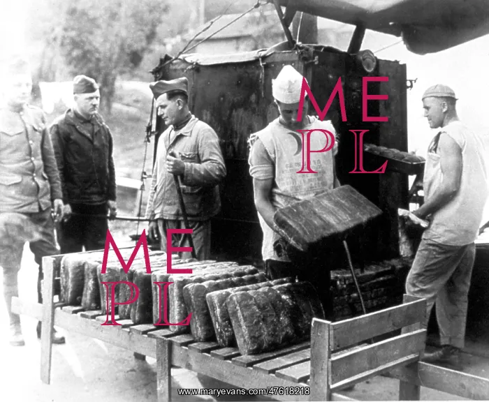  : WWI, Baking Bread for Troops, 1918