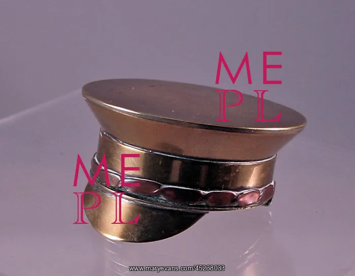 : WWI brass snuffbox modelled as British Army service cap : WWI brass snuffbox modelled as British Army service cap