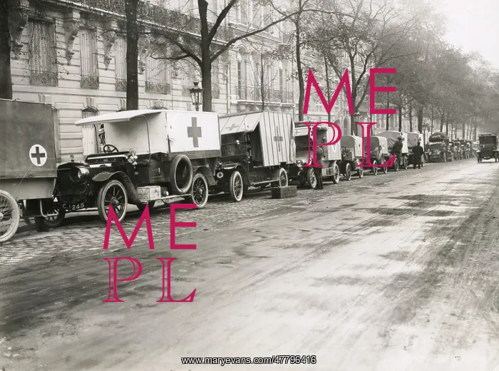 : WWI: British Red Cross ambulances in Paris : WWI: British Red Cross ambulances in Paris