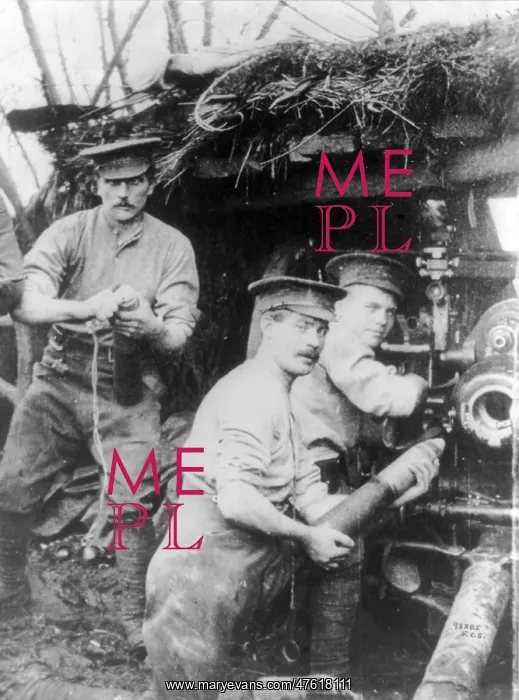 : WWI, British Soldiers Loading Howitzer, 1915 : WWI, British Soldiers Loading Howitzer, 1915