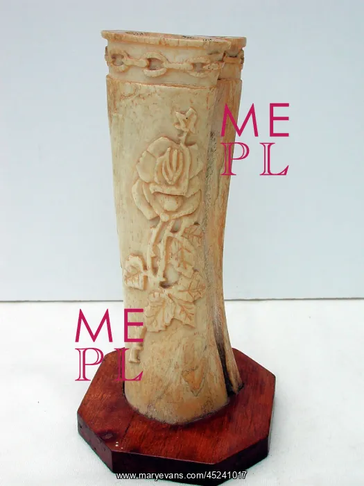 : WWI carved bone : WWI carved bone