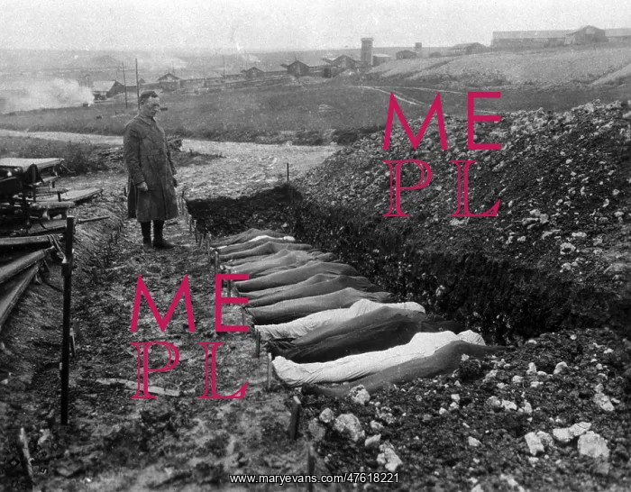 : WWI, Chaplain Conducts Burial Service, 1918 : WWI, Chaplain Conducts Burial Service, 1918