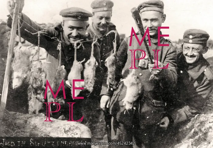 : WWI - 'Hunt' in the Trenches WWI - Hunt in the T : WWI - 'Hunt' in the Trenches WWI - Hunt in the T