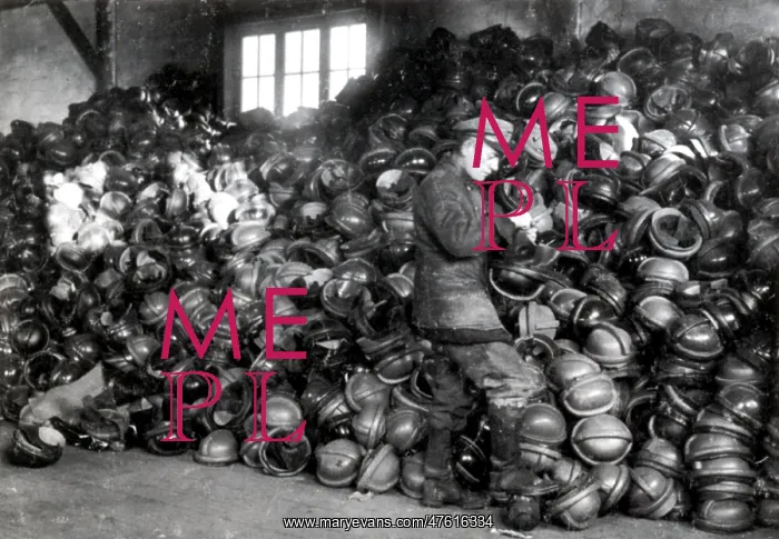 : WWI, Post-War Germany, Surplus Helmets : WWI, Post-War Germany, Surplus Helmets