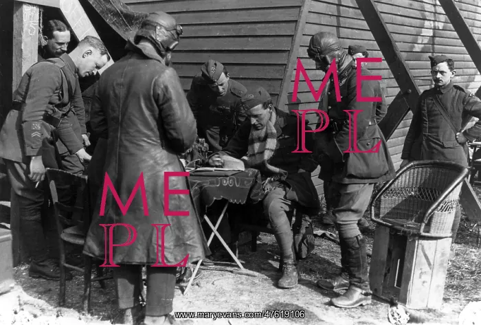 : WWI, Squadron Debriefing Session, 1918 : WWI, Squadron Debriefing Session, 1918