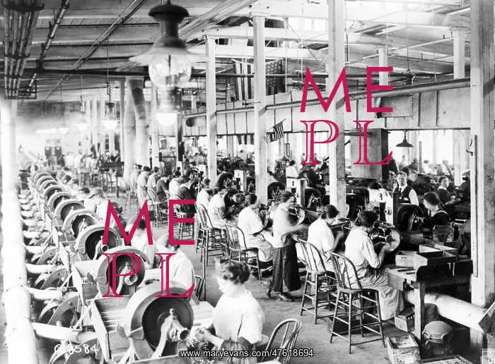 : WWI, Women Making Browning Machine Guns : WWI, Women Making Browning Machine Guns