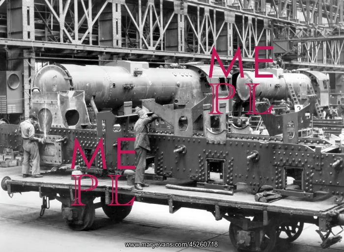 : WWII - Construction of War Locomotive 1943 : WWII - Construction of War Locomotive 1943