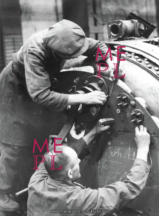 : WWII - Construction of War Locomotive 1943 : WWII - Construction of War Locomotive 1943