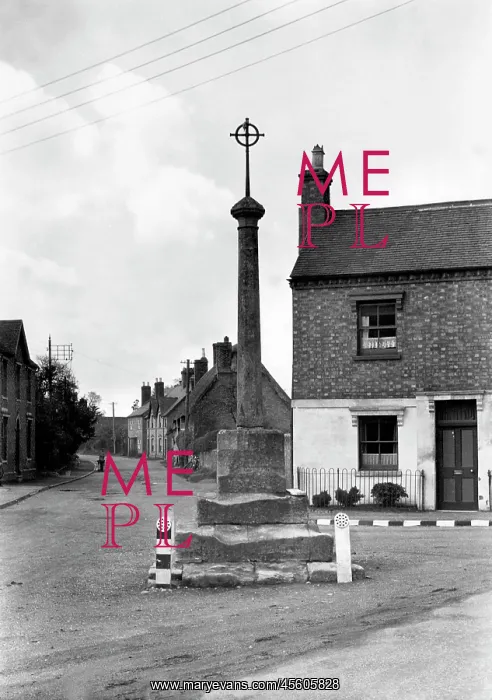  : Wyre Piddle, the Cross c1965