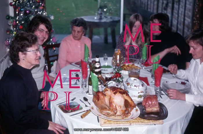 : XMAS DINNER 1970S : XMAS DINNER 1970S