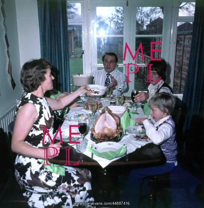 : XMAS DINNER 1975 : XMAS DINNER 1975