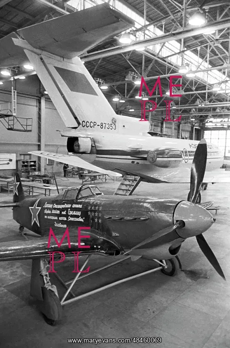 : Yak-1 fighter aircraft on display, 1990 : Yak-1 fighter aircraft on display, 1990