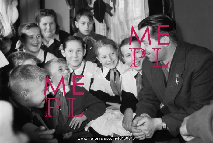 : Yakov Pavlov meets with children : Yakov Pavlov meets with children
