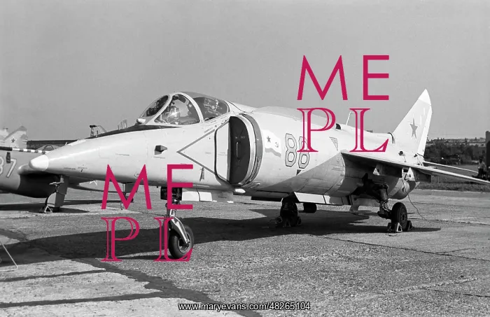 : Yakovlev Yak-38 fighter aircraft, 1989 : Yakovlev Yak-38 fighter aircraft, 1989