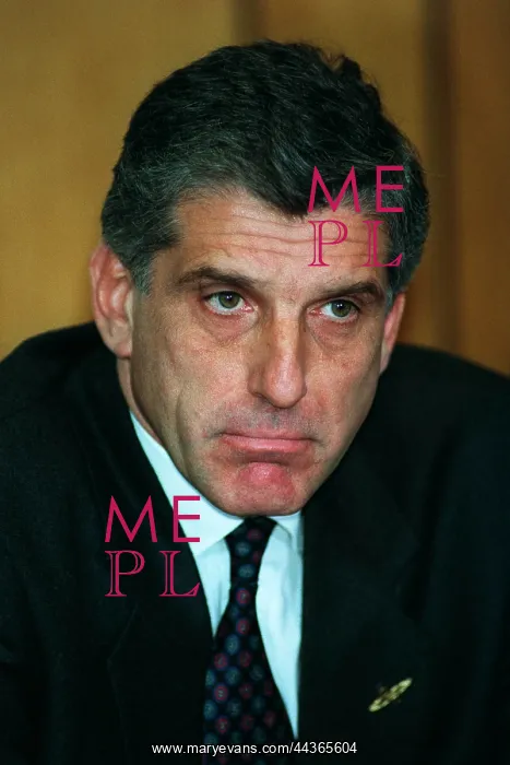 : Yannos Papantoniou : Yannos Papantoniou