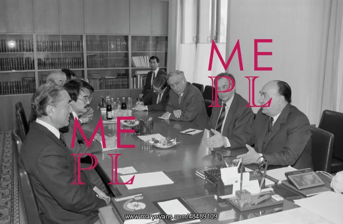 : Yasuhiro Nakasone visits USSR : Yasuhiro Nakasone visits USSR