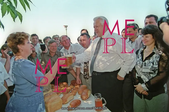 : Yeltsin in Novocherkassk : Yeltsin in Novocherkassk