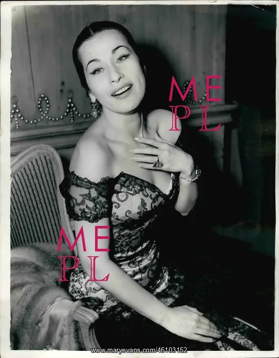 : Yma Sumac, Peruvian soprano, in London : Yma Sumac, Peruvian soprano, in London