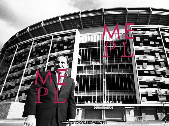 : Yogi Berra stands outside Shea Stadium before ? : Yogi Berra stands outside Shea Stadium before ?