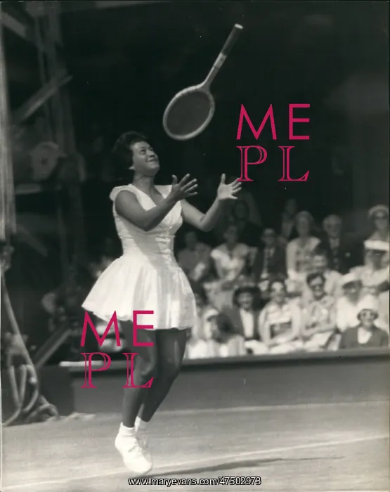 : Yola Ramirez in tennis match at Wimbledon : Yola Ramirez in tennis match at Wimbledon