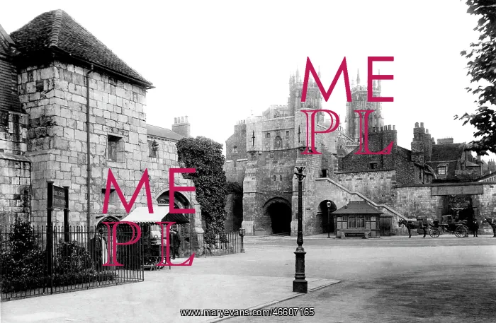  : York, Bootham Bar 1909