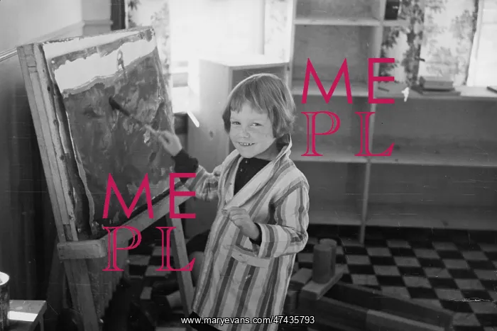 : Young artist at the community kindergarten : Young artist at the community kindergarten