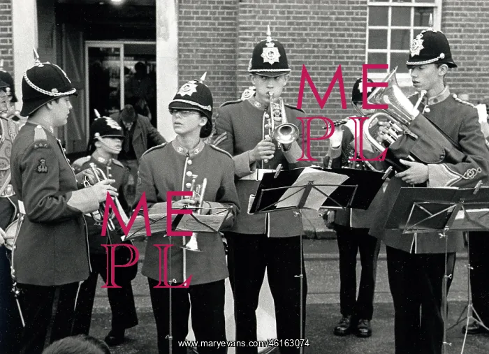 : Young bandsmen in uniform : Young bandsmen in uniform