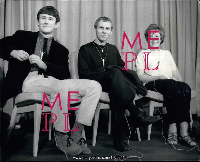 : Three young Britons expelled from Soviet Russia : Three young Britons expelled from Soviet Russia
