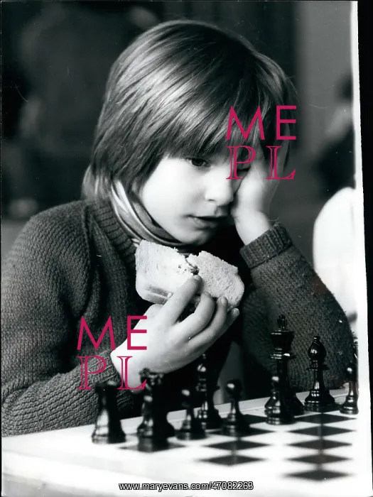 : Young chess player with sandwich, Islington, North London : Young chess player with sandwich, Islington, North London