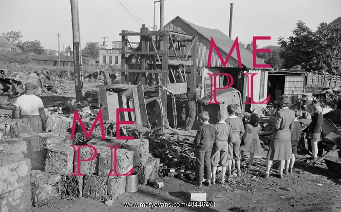 : Young children pay a visit to a scrapyard : Young children pay a visit to a scrapyard