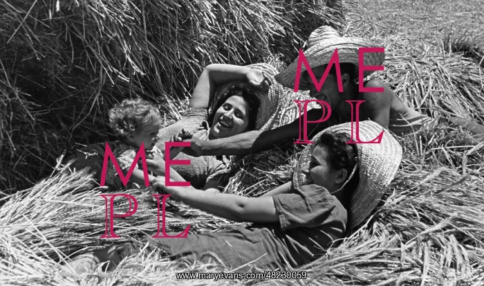: Young colonists in Italian Libya taking a midday break : Young colonists in Italian Libya taking a midday break