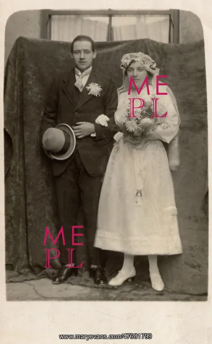 : Young couple in wedding costume : Young couple in wedding costume