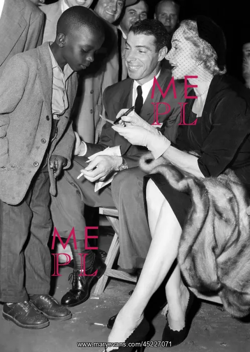 : A young fan gets the autographs of Joe DiMaggio ? : A young fan gets the autographs of Joe DiMaggio ?