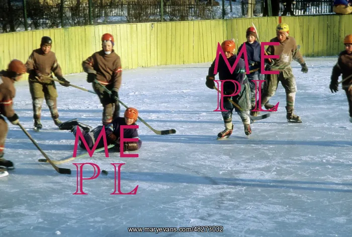 : Young ice hockey players, 1981 : Young ice hockey players, 1981