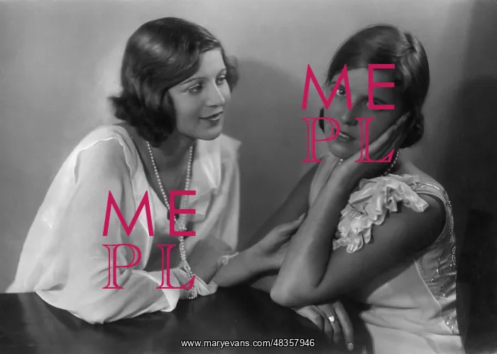: Young ladies, 1935 : Young ladies, 1935
