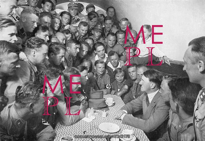 : YOUNG NAZIS MEET HITLER : YOUNG NAZIS MEET HITLER