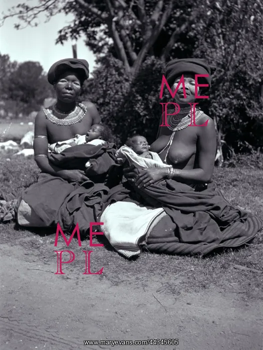 : Two young Ndlambe women with babies : Two young Ndlambe women with babies